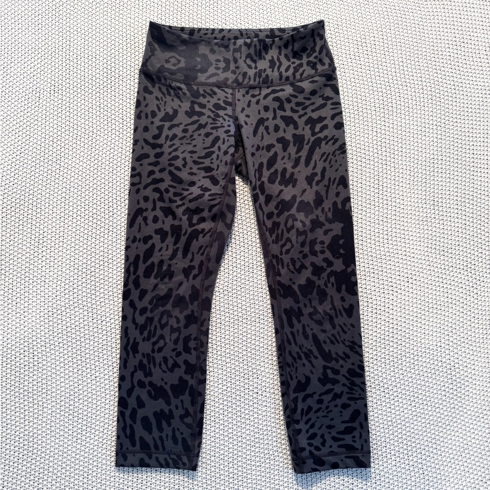 Lululemon Athletica Wunder Under Black Grey Leopard Animal Print Crop Leggings